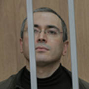 Это не кадр из сериала "В круге первом", это Ходорковский, из которого тоже выпер Нахрап.