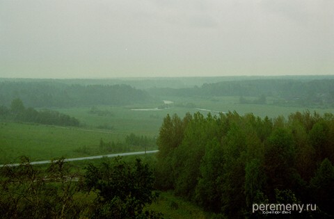 Дождь. Река Монза течет к реке Костроме