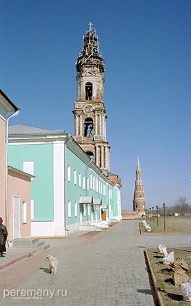 Колокольня Старо-Голутвина монастыря