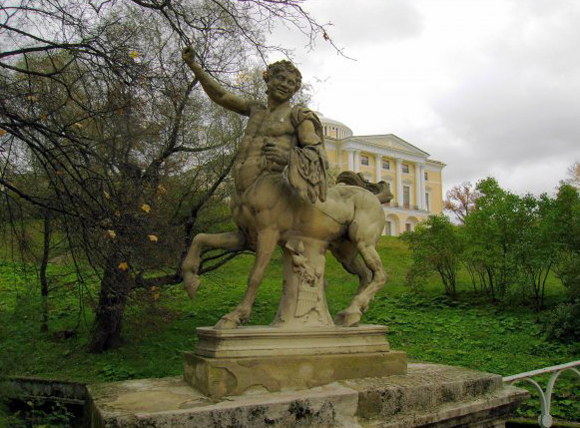 Статуя кентавра в Павловске. Имя автора фото, к сожалению, затерялось в недрах Интернета