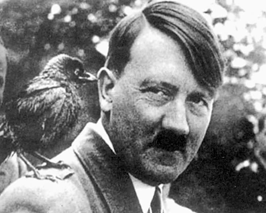 Гитлер с птицей