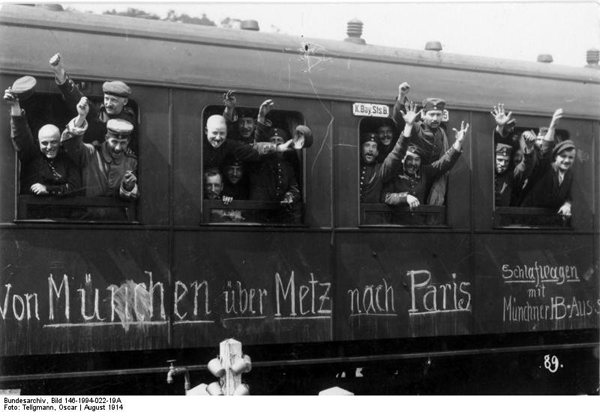 Август 1914 года. Немецкие солдаты едут за западный фронт