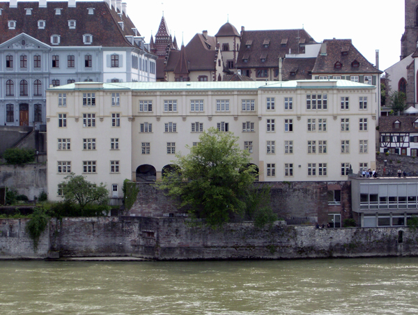 Старое здание Базельского университета