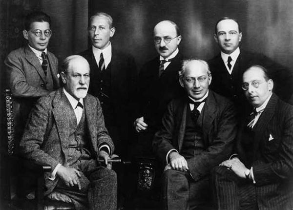 Так называемый "Тайный Комитет" психоанализа. О.Ранк, К.Абрахам, М.Эйтингон, Э.Джонс, З. Фрейд, Ш.Ференци, Г.Закс. Берлин, 1922