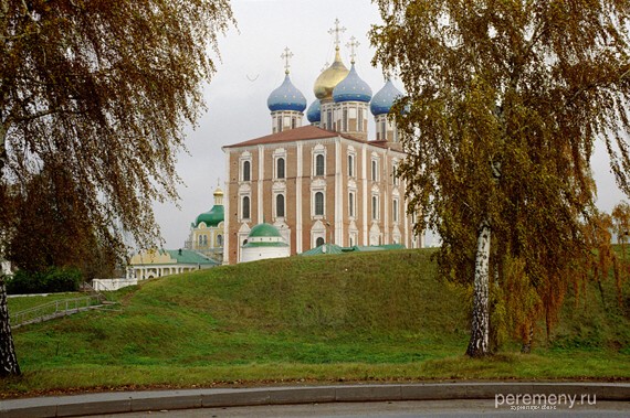 Успенский собор в рязанском кремле. Не так уж давно этот город назывался иначе