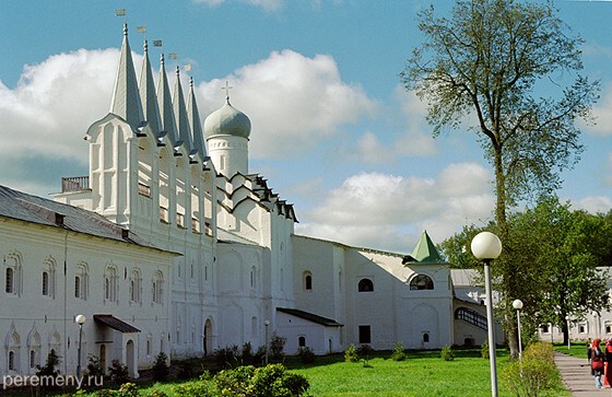 Тихвинский Успенский монастырь, звонница