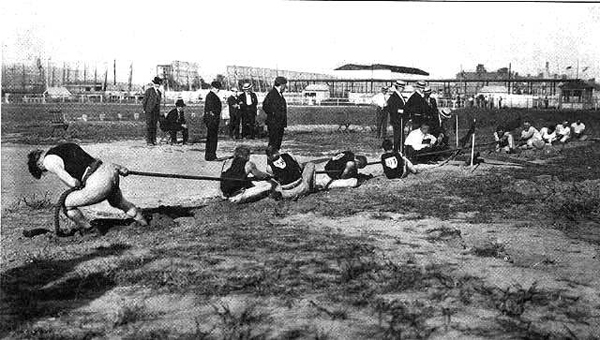 Соревнование по перетягиванию каната на летних Олимпийских играх 1904 года