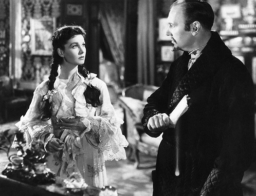 Каренин изымает у Анны письма, чтобы начать бракоразводный процесс. Кадр из фильма Жюльена Дювивье «Анна Каренина». 1948