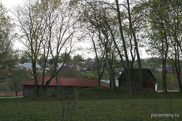 Ясная Поляна, хозяйственные постройки. Фото Олега Давыдова