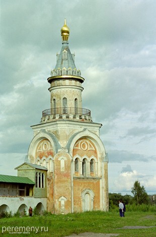 Борисоглебский монастырь. Свечная башня. Еще ее называют Библиотечной