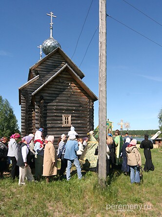 Крестный ход в день памяти Кассиана. Справа впереди настоятель Алипий