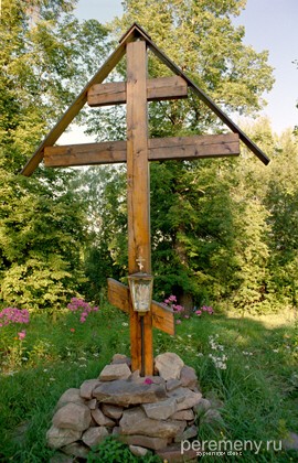 Крест на месте Никольского храма, где когда-то лежали мощи Варнавы