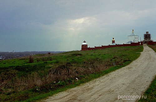 Дорога к монастырю Димитрия Солунского