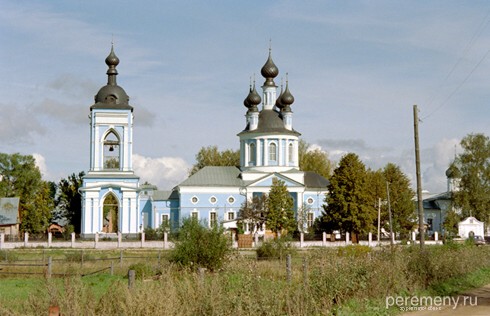 Дунилово. Воробьев монастырь. В центре Успенская церковь, правее - зимняя Покровская