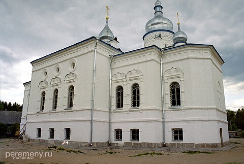 Трехсвятительский собор со стороны Московского придела (храма Рождества Богородицы)