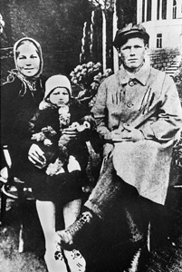 Семья Ельциных - мать, сын и отец