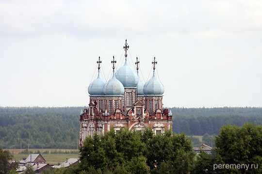 Сольвычегодск. Введенский собор Введенского монастыря. Закончен в 1712 году. Снимок сделан с колокольни Благовещенской церкви
