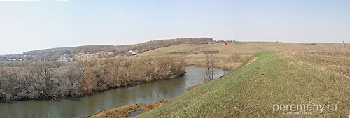 Место, где стоит Конь-камень отмечено красной точкой. Вид с юго-юго-востока