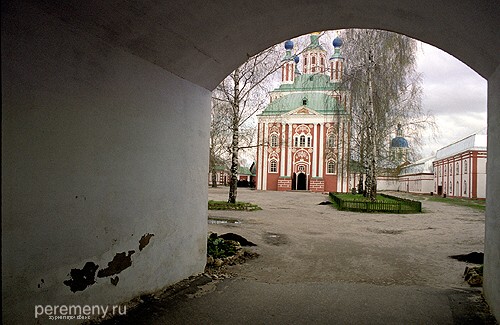 Вход в монастырь