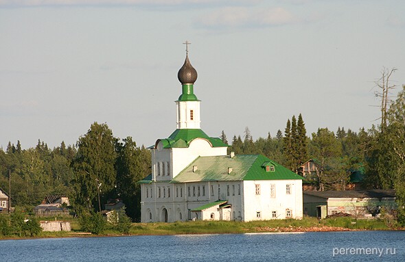 Церковь Сергия Радонежского - надвратный храм Сийского монастыря