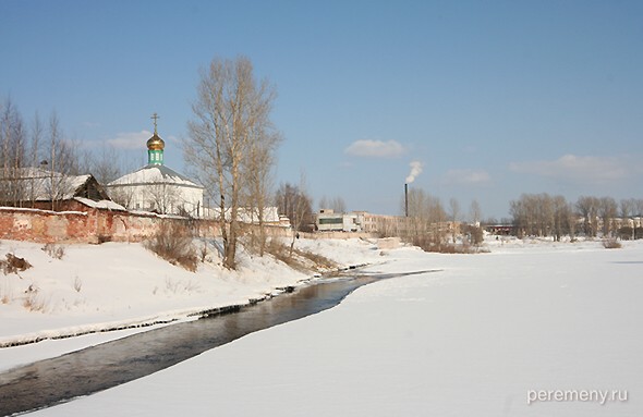 Боровичи, река Мста, Духов монастырь. Фото Олега Давыдова