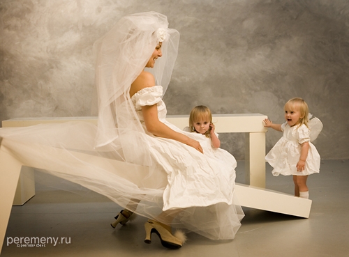 Маша с дочерьми Розой и Мирой. Фото: Павел Киселев, костюмы: Нася Демич