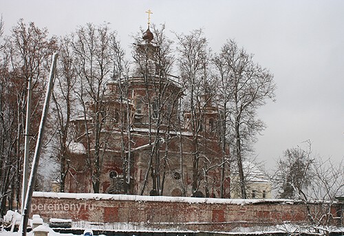 Храм Христа Спасителя Берлюковского монастыря построен в память о победе над Наполеоном, как и Московский храм с таким же названием
