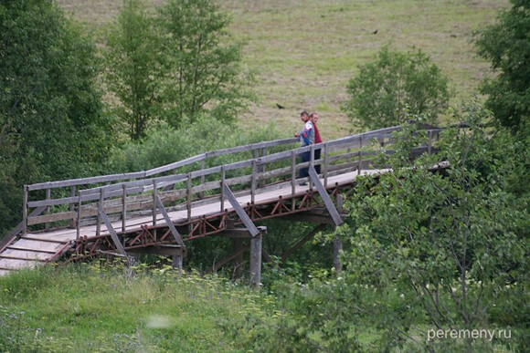 Мост через речку Верюгу. Местные еще иногда судачат о старых временах, когда молились Прокопию и водили хороводы на Бабьей горе