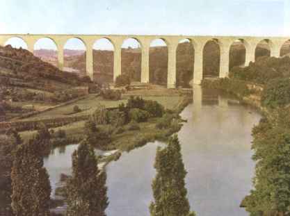 Дизайн автомобильного моста через реку в сельской местности, принятый Гитлером (он принимал исключительно проекты, которые хорошо вписывались в ландшафт)