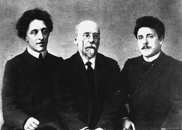 Слева направо: Александр Блок, Федор Солгуб, Г.Чулков 1910-е. 