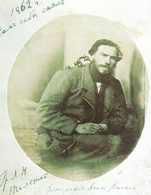 Автопортрет Льва Толстого. Слева вверху его рукой написано"Сам себя снял". 1862 г.