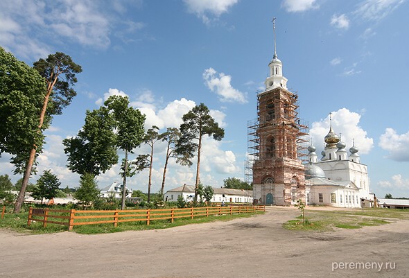 Крестовоздвиженский храм Тихонова Никольского монастыря