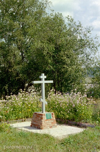 Памятный крест над мощами преподобного Вассиана Тиксненского