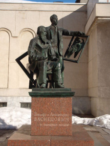 Вятка. Памятник Виктору и Аполлинарию Васнецовым
