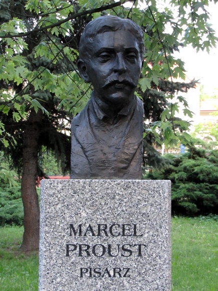 Бюст Марселя Пруста в Кельце, Польша