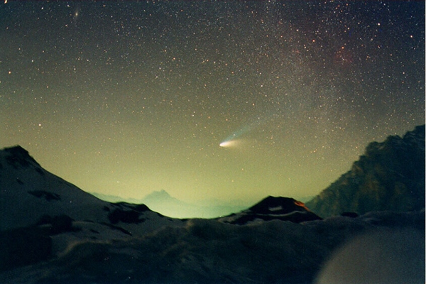 Comet Hale-Bopp Over Val Parola Pass. Credit & Copyright: A. Dimai, (Col Druscie Obs.), AAC