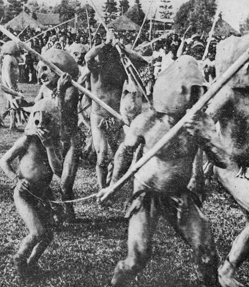 Воинский танец в масках. Папуа-Новая Гвинея