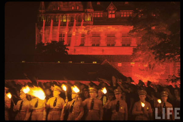 Факельное шествие в ночь с 29 на 30 сентября 1938 года, устроенное нацистами в Мюнхене во время проведения Мюнхенской конференции