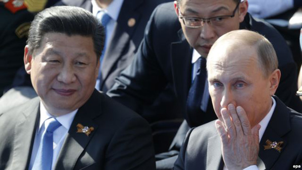 Си Цзиньпин и Владимир Путин на параде Победы