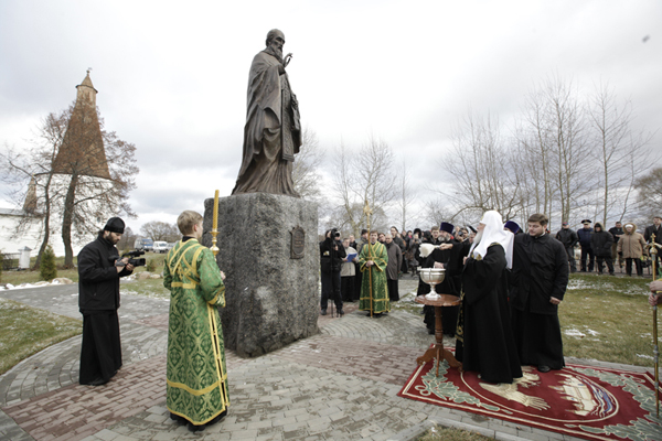 Памятник Иосифу Волоцкому